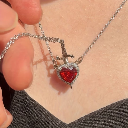 Collar Corazón & Espada – Amor que Protege